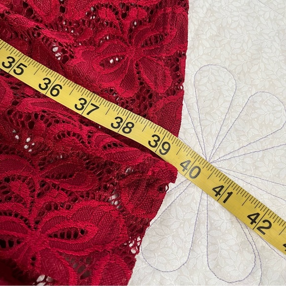 Miusol women’s red lace dress size large - Picture 4 of 6